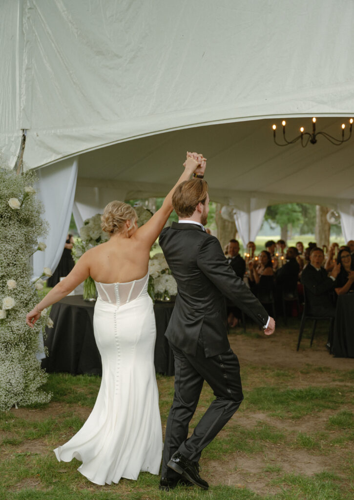 Couple arriving at private estate following an Ohio city hall wedding